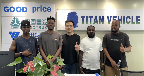 Des clients béninois viennent à Guangzhou pour acheter un porte -char à 4 axes de 100 tonnes