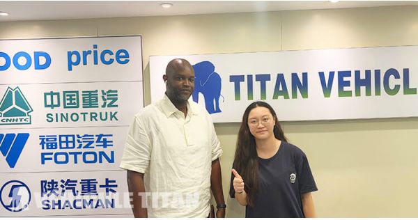 Des Clients Togolais ont Visité Titan et Acheté des Semi-Remorques Plateaux