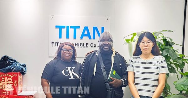 Des Clients Guinéens ont Visité Titan et Acheté des Porte-Char