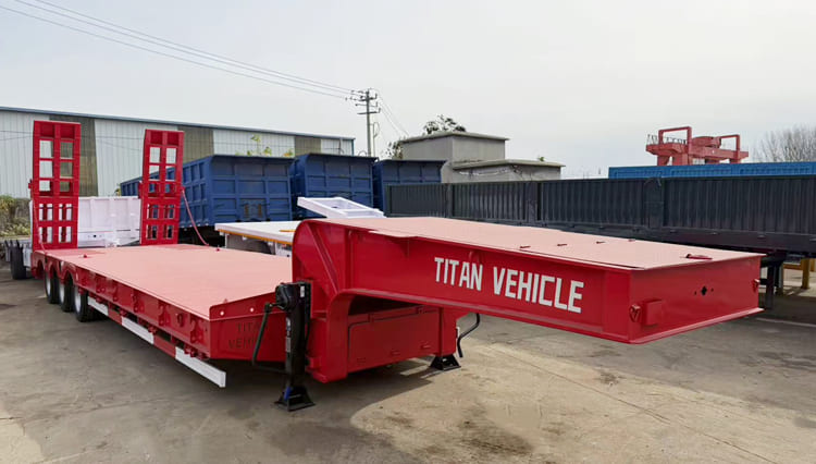 Camion semi-remorque surbaissée à 3 essieux à vendre au Mali