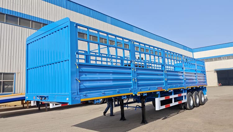 Camion-remorque à clôture à 3 essieux à vendre au Gabon