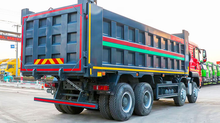 Sinotruk Howo Camion Benne 12 Roues 8x4 Prix en Cameroun