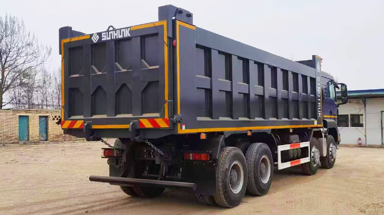 Camion Sinotruk Howo Benne 8x4 12 Roues Prix en Matadi Congo