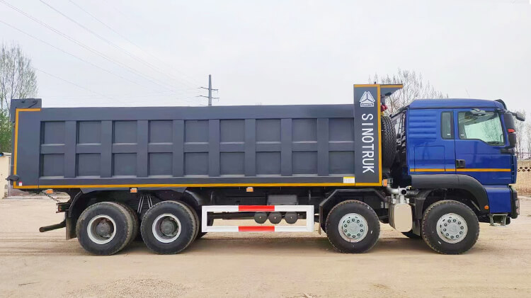 Camion Sinotruk Howo Benne 8x4 12 Roues Prix en Matadi Congo