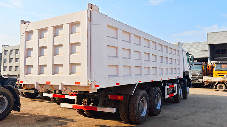 Camion Howo 12 Roues Occasion Prix à Kinshasa Congo