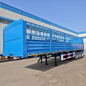 Camion-remorque à clôture à 3 essieux